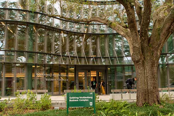 Freeman Earns AACSB Re-Accreditation